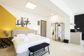 Spacious Urban Retreat Central 2-Bedroom Haven for 8